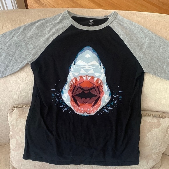 Gap kids’ shark long sleeved T-shirt - Picture 1 of 3